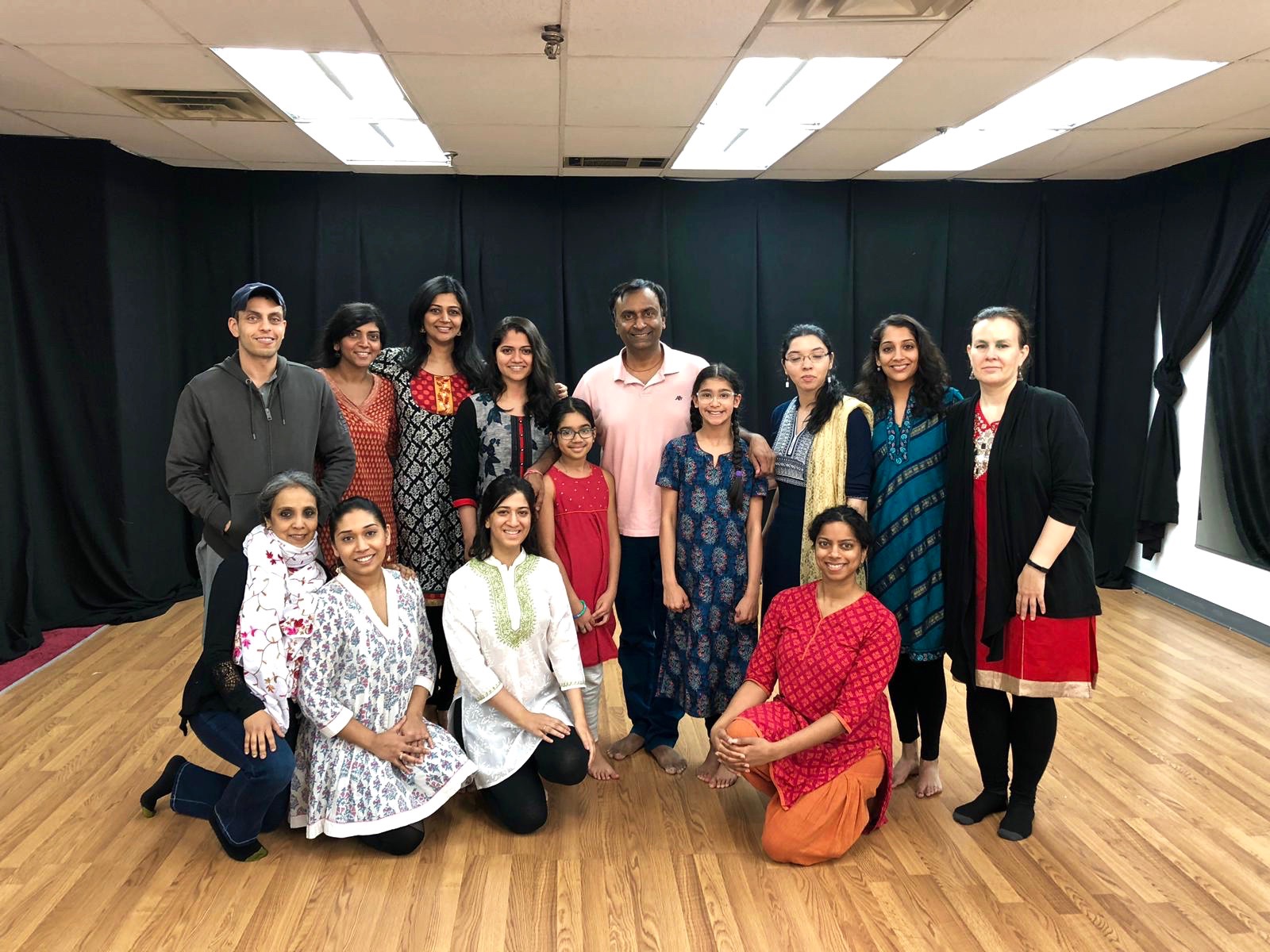 Diditi Mitra in group photo of Kathak workshop attendees with Prashant Shah